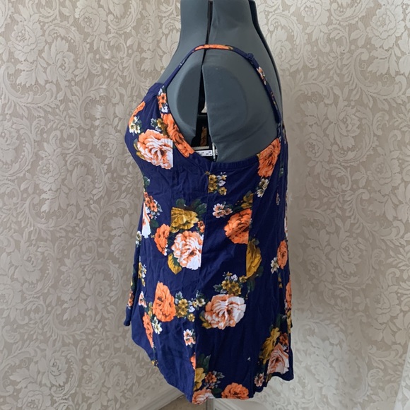 ❌SOLD❌Torrid Floral Tank Top - Picture 3 of 6
